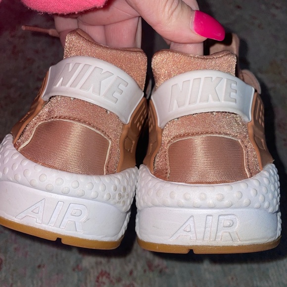 WMNS Nike Huaraches - size 9 🤎 - Picture 2 of 7